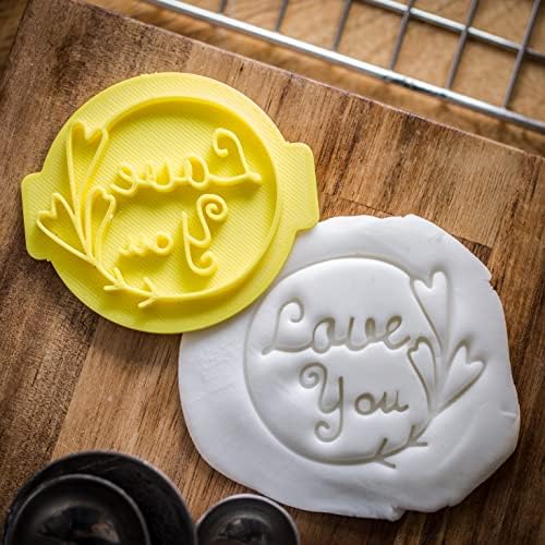 Love You Wreath Embosser No 25 for Baking
