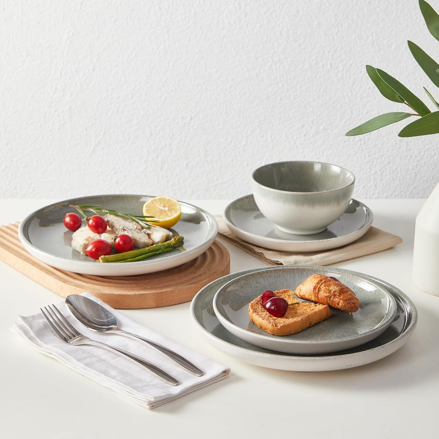 Pokini Gradient Green Stoneware Dinnerware 12 Pcs Set