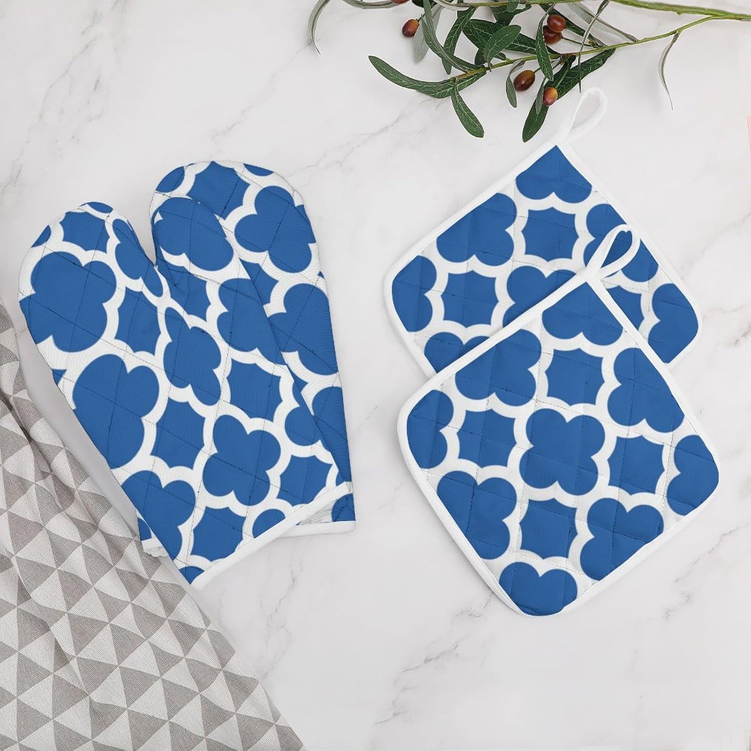Curdesi 4PCS Oven Mitts and Pot Holders Set 1