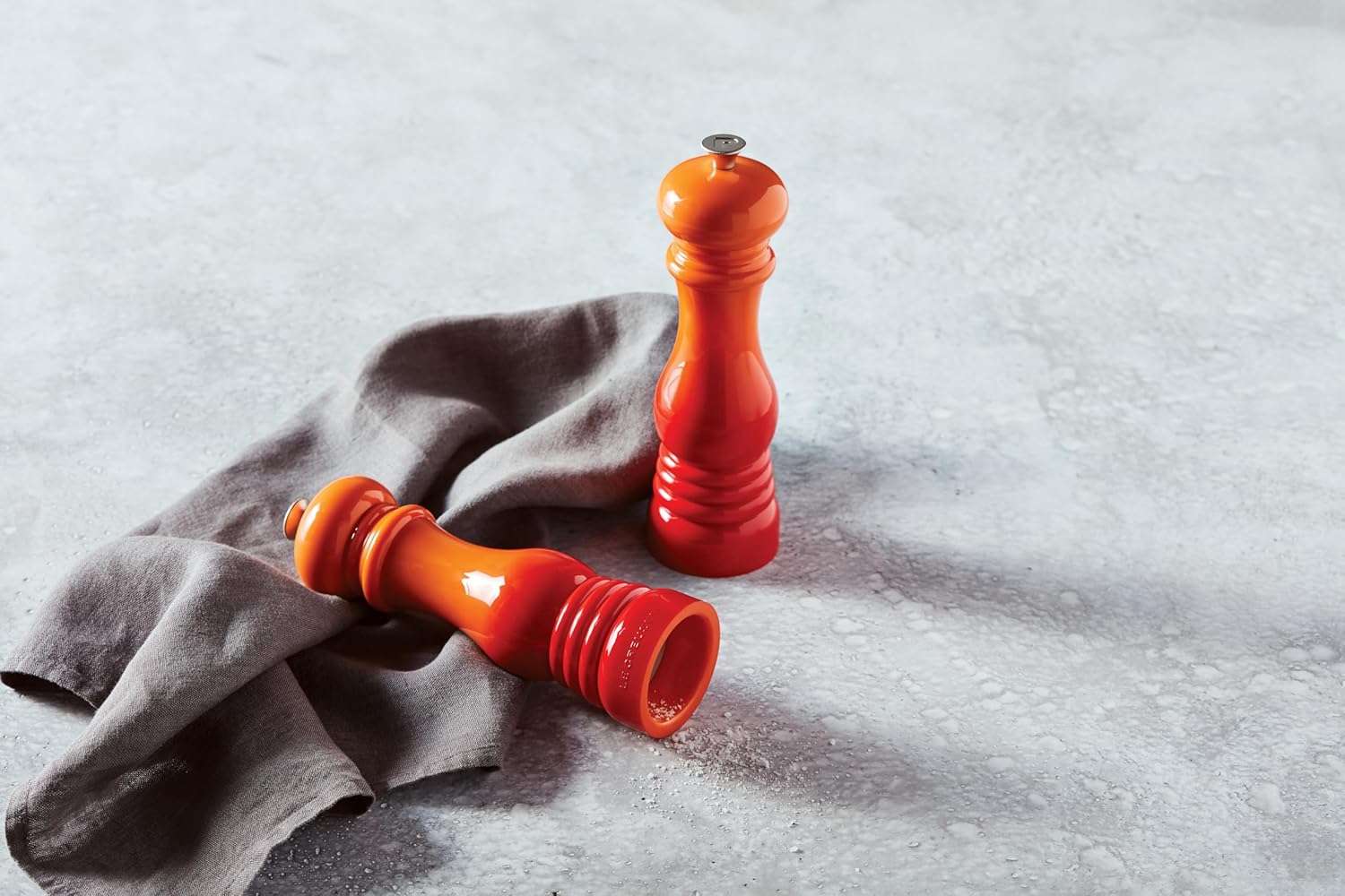 Le Creuset Salt and Pepper Mill Set 8-Inch Flame