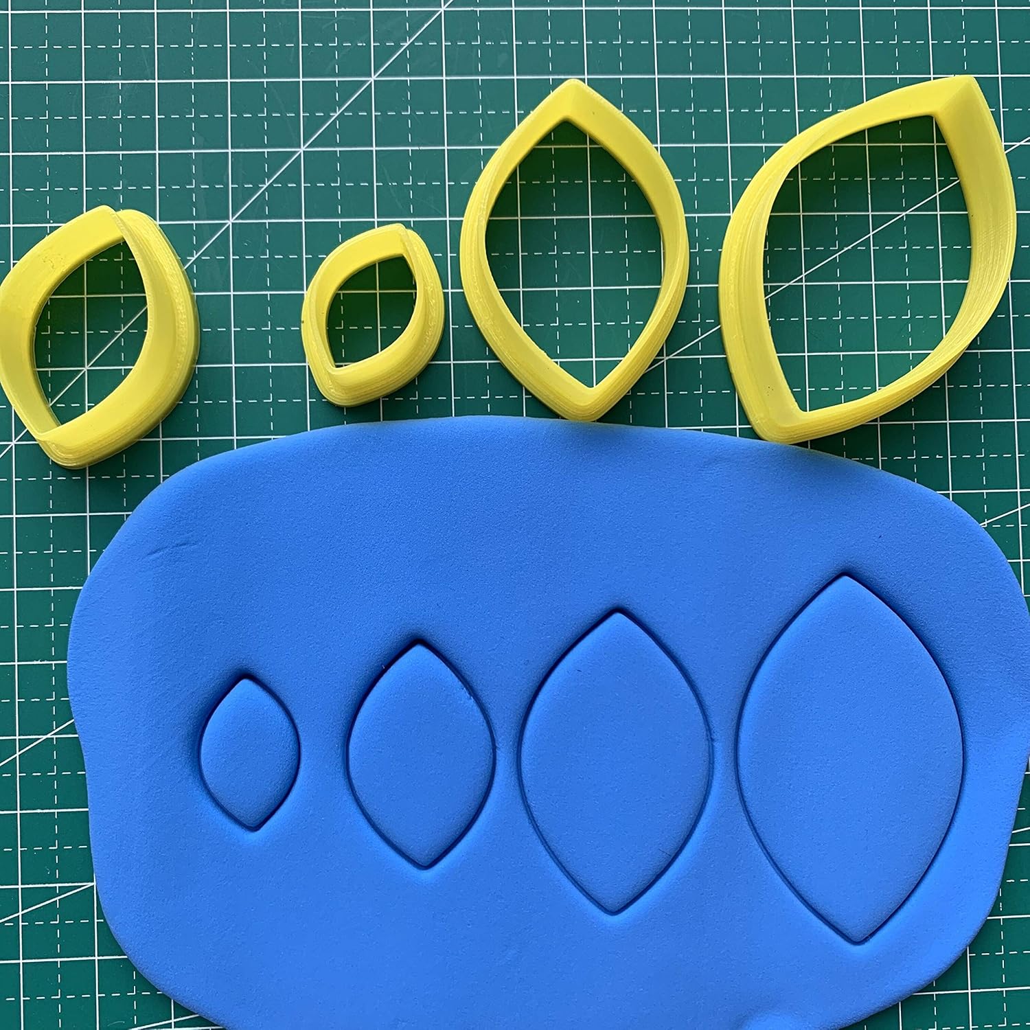 CHENRUI Set of 4 Cat Eye Shape Polymer Clay Cutters 1