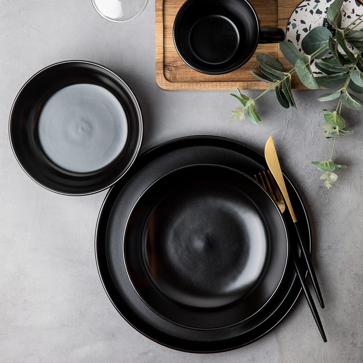 ARORA SKUGGA 16pc Round Stoneware Dinnerware Set for 4 - Matte Black