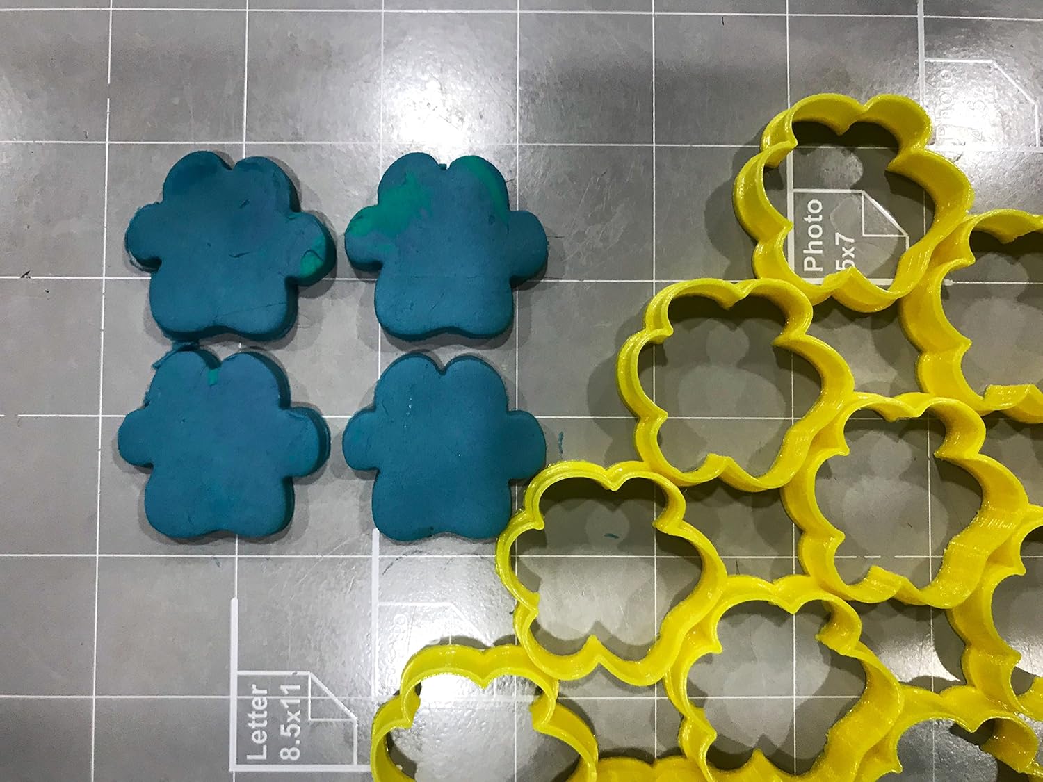 Arbi Design 16 x 15 Dog Paw Multi Cookie Cutter